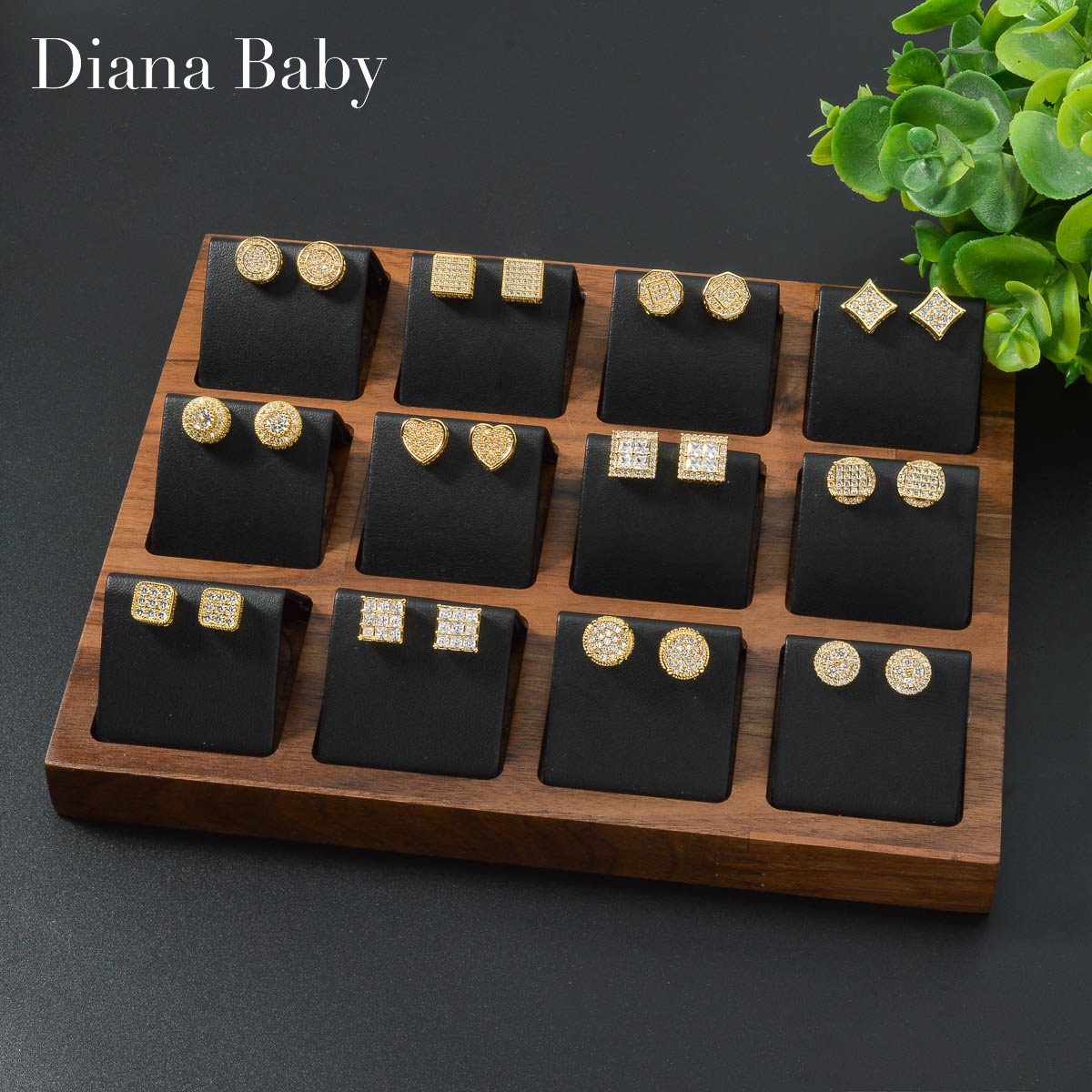 Women Accessories Dubai - Diana bebê cor dourada brincos acessórios