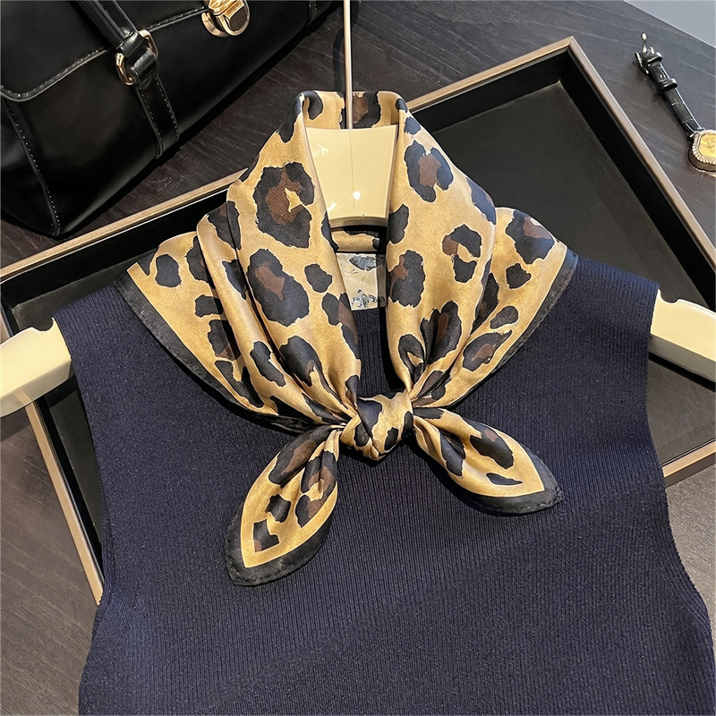 Lenço Quadrado 100% Seda com E - Silk Scarf Square avaliação e preço